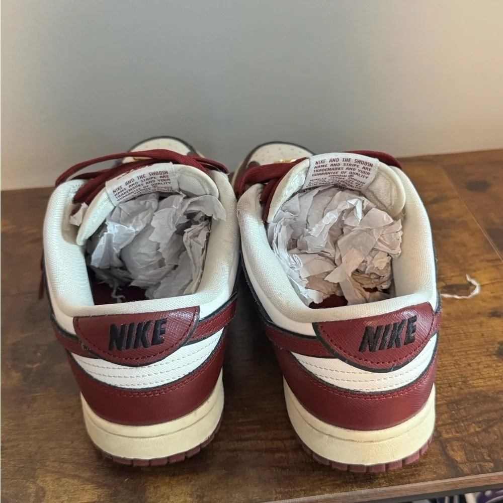 ❤️‍🔥❤️‍🔥 SE Sisterhood Nike Burgundy and White Low-Top Sneakers Size 8